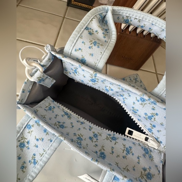 Madden Girl Ditsy Blue White Floral Mini Tote Bag Viral NWT - Picture 6 of 6